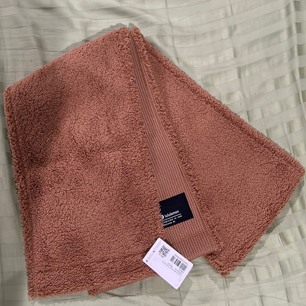 NWT Lululemon Customizable Snap Scarf-Skinny- one size- Camel